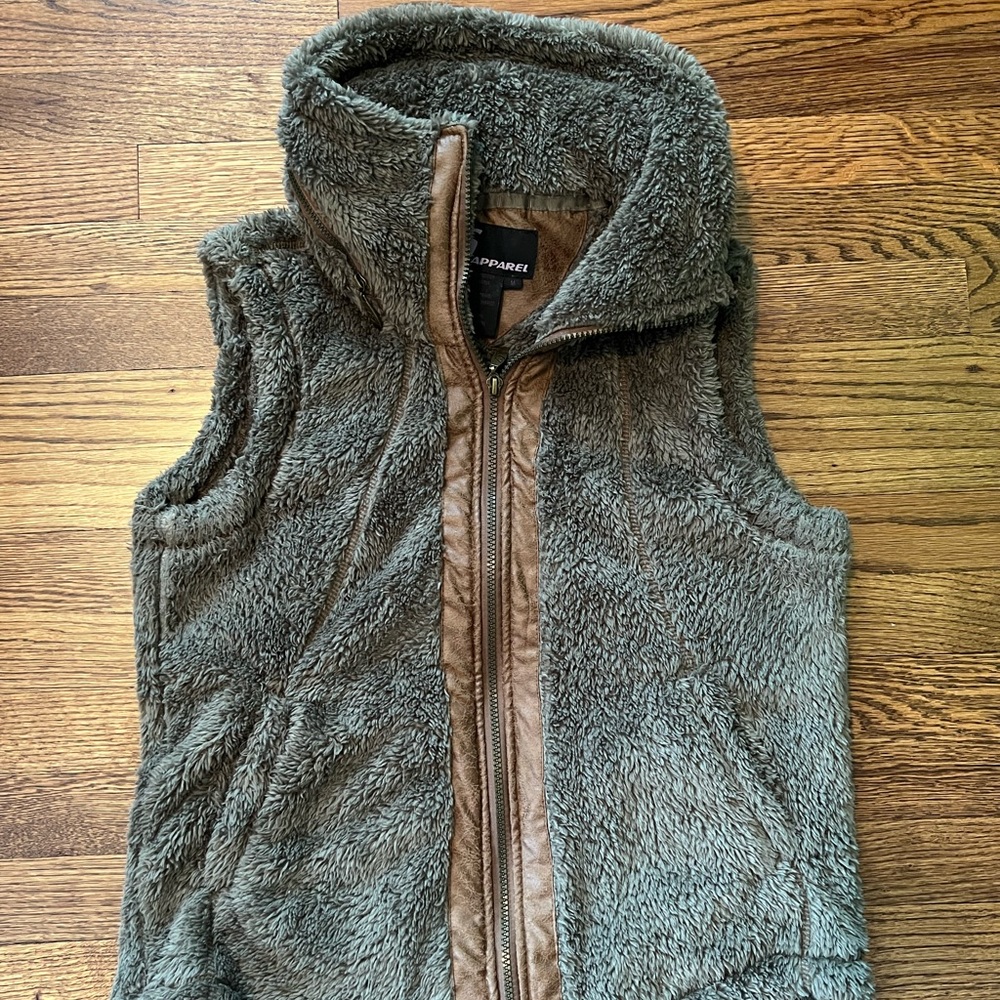 I5apparel green vest with hood medium